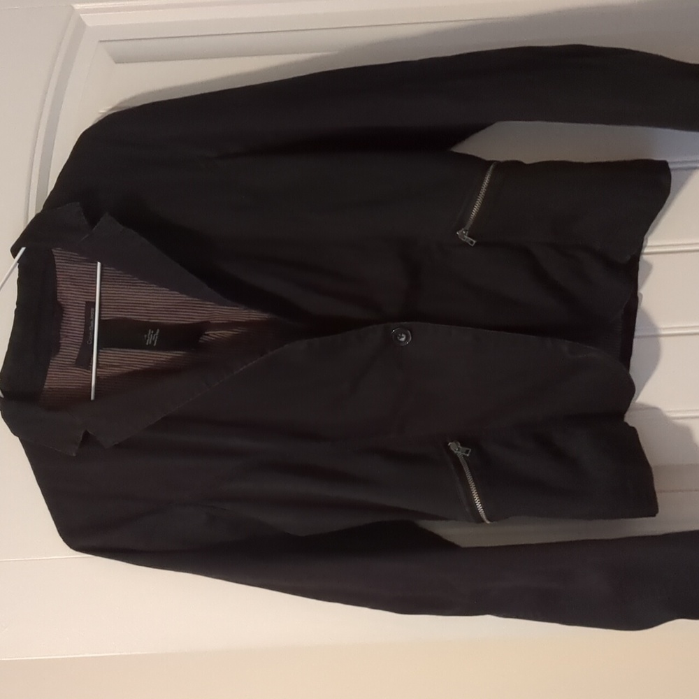 Ladies Calvin Klein black jacket with front zippered pockets. Large